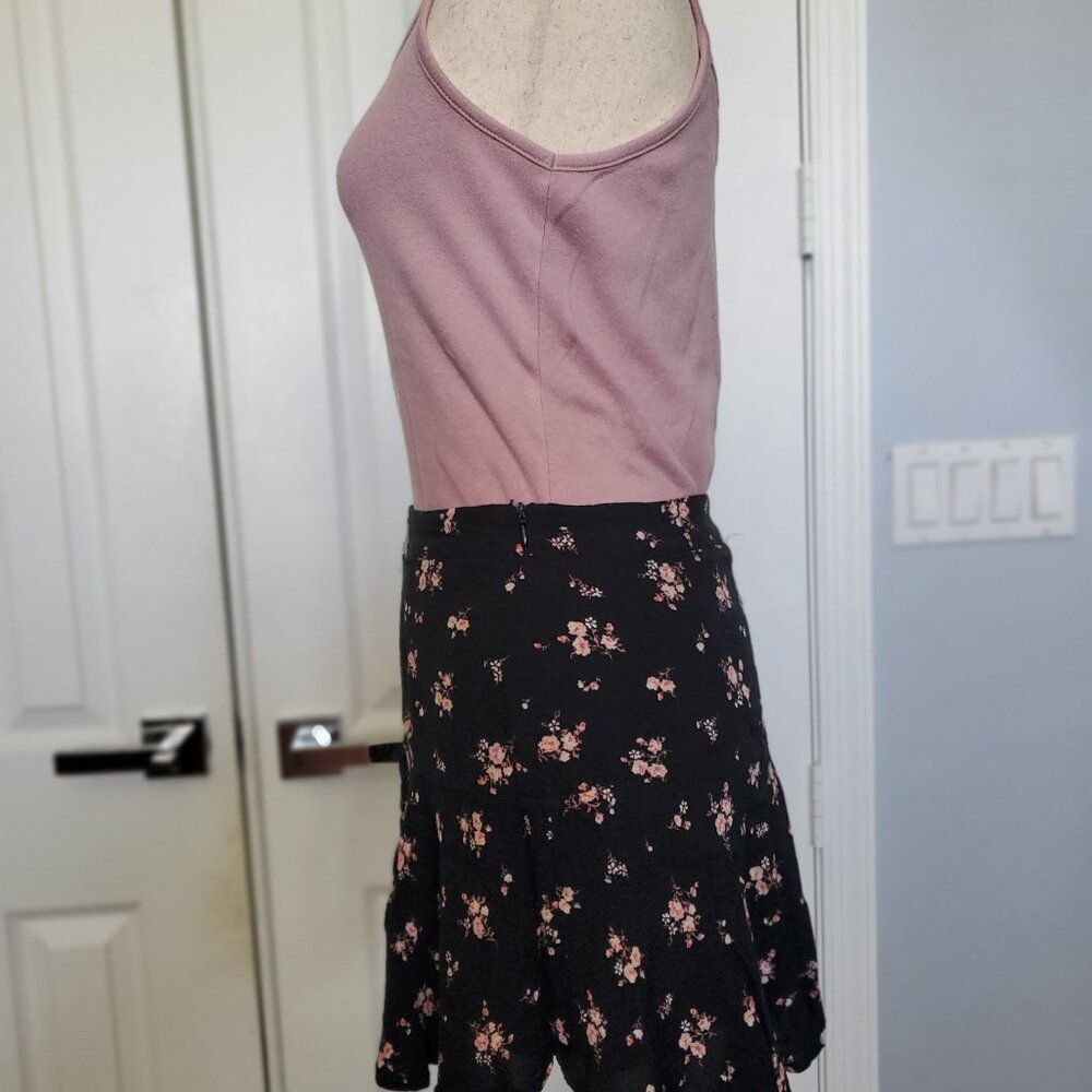 NWOT FLORAL RUFFLE SKORT - Picture 3 of 15